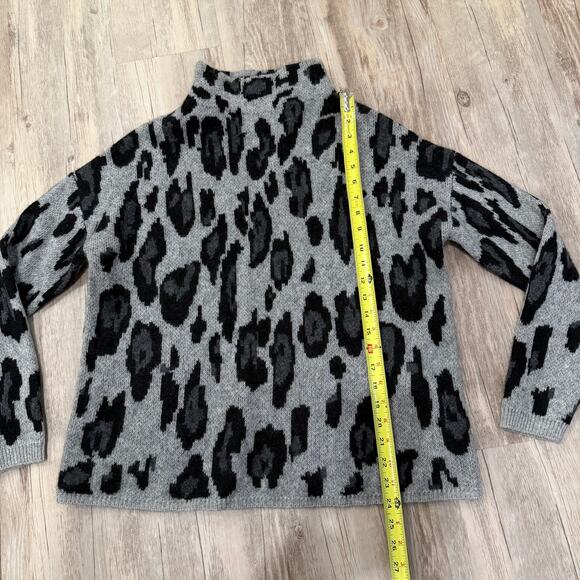 Catherine Malandrino 100% Cashmere Leopard Jacquard Mock Neck Sweater Gray Black - Picture 7 of 8